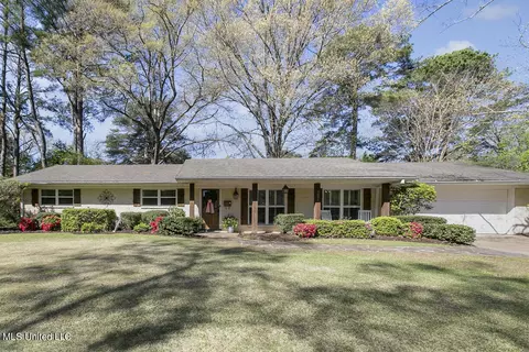 5051 Canton Heights Dr, Jackson, MS 39211