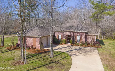 498 Creekstone Dr, Brandon, MS 39047