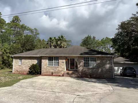 143 Sycamore Dr, Pass Christian, MS 39571
