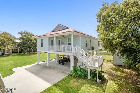 104 Leonhard Ave, Bay Saint Louis, MS 39520
