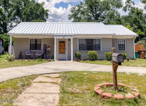1764 Currie St, Biloxi, MS 39531