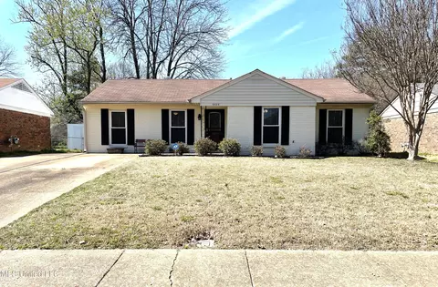 6535 Ridgewood Rd, Horn Lake, MS 38637