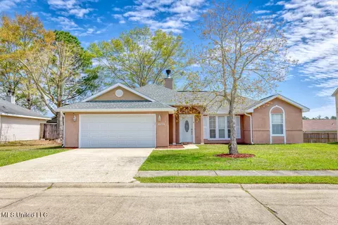 11350 Fairfield Ln, Gulfport, MS 39503
