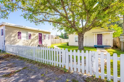 1812 Market St, Pascagoula, MS 39567