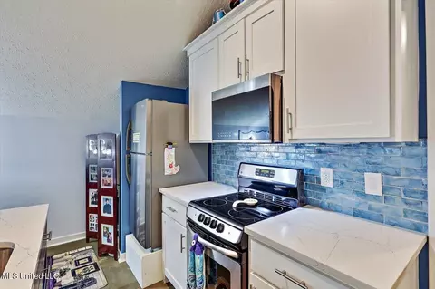 Kitchen - 315 Stonegate Dr, Clinton, MS 39056 photo 10 of 10