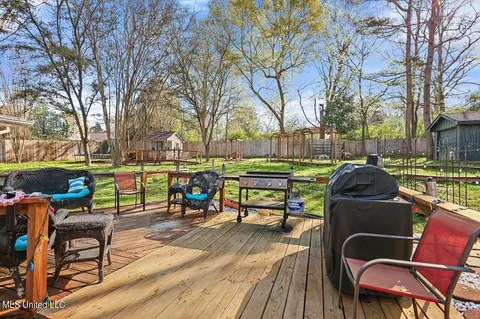 Exterior - 315 Stonegate Dr, Clinton, MS 39056 photo 9 of 13