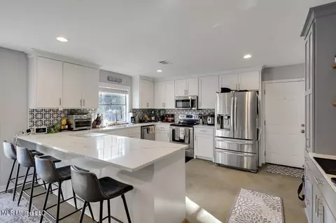 Kitchen - 315 Stonegate Dr, Clinton, MS 39056 photo 1 of 10