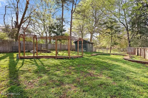 Exterior - 315 Stonegate Dr, Clinton, MS 39056 photo 11 of 13