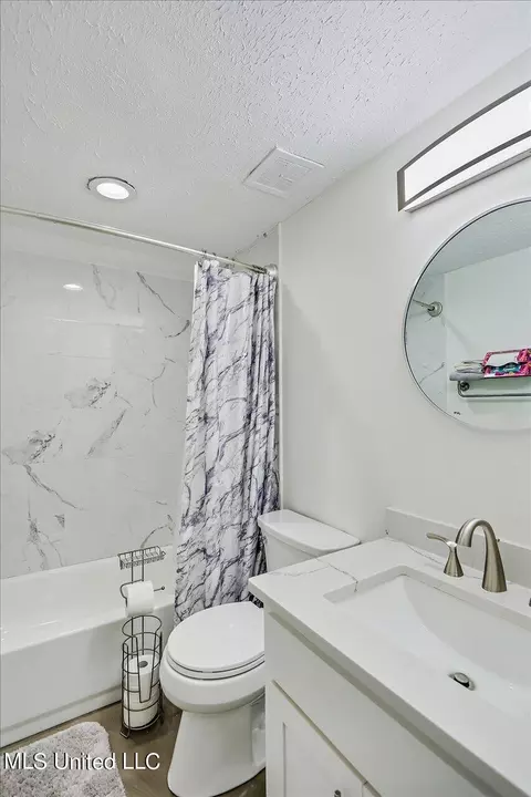 Bath - 315 Stonegate Dr, Clinton, MS 39056 photo 5 of 5