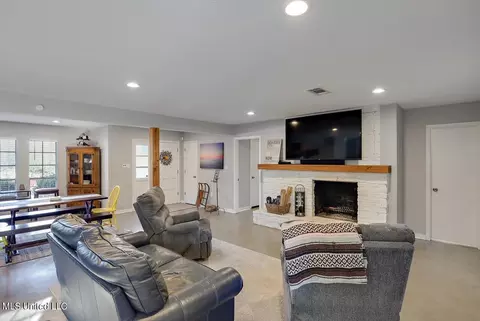 Living - 315 Stonegate Dr, Clinton, MS 39056 photo 3 of 6