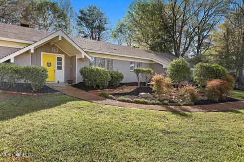 Exterior - 315 Stonegate Dr, Clinton, MS 39056 photo 2 of 13