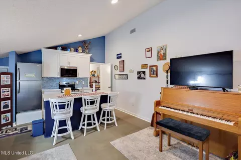 Kitchen - 315 Stonegate Dr, Clinton, MS 39056 photo 6 of 10