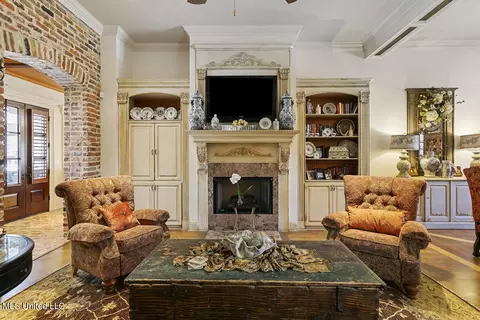 Living - 205 Covenant Xing, Flowood, MS 39232 photo 2 of 6