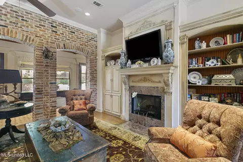 Living - 205 Covenant Xing, Flowood, MS 39232 photo 1 of 6