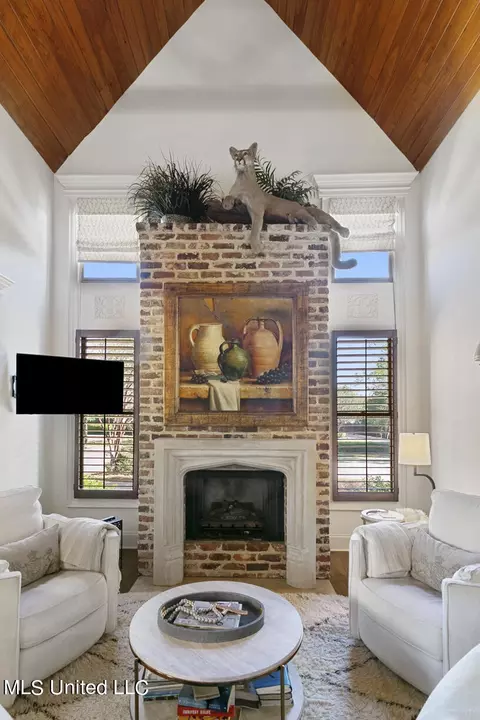 Living - 205 Covenant Xing, Flowood, MS 39232 photo 5 of 6