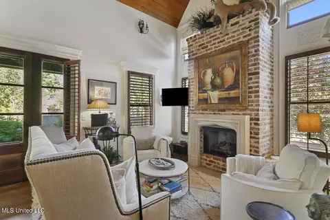 Living - 205 Covenant Xing, Flowood, MS 39232 photo 4 of 6