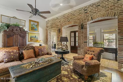 Living - 205 Covenant Xing, Flowood, MS 39232 photo 3 of 6