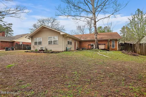 Exterior - 233 Stonecastle Dr, Brandon, MS 39047 photo 5 of 6