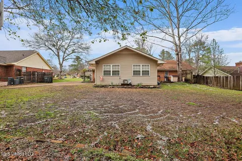 Exterior - 233 Stonecastle Dr, Brandon, MS 39047 photo 4 of 6
