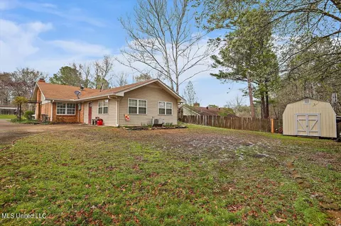 Exterior - 233 Stonecastle Dr, Brandon, MS 39047 photo 6 of 6
