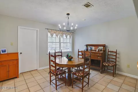 Dining - 233 Stonecastle Dr, Brandon, MS 39047 photo 1 of 2