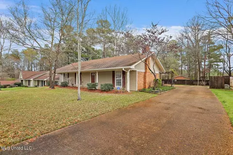Exterior - 233 Stonecastle Dr, Brandon, MS 39047 photo 2 of 6