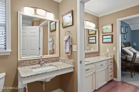 Bath - 5367 Fairway St, Jackson, MS 39211 photo 2 of 6
