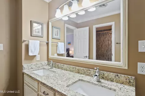 Bath - 5367 Fairway St, Jackson, MS 39211 photo 4 of 6