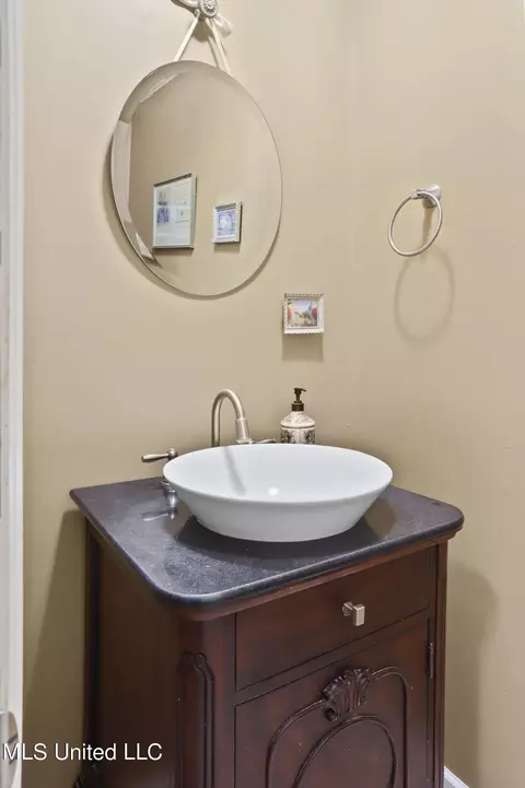 Bath - 5367 Fairway St, Jackson, MS 39211 photo 6 of 6