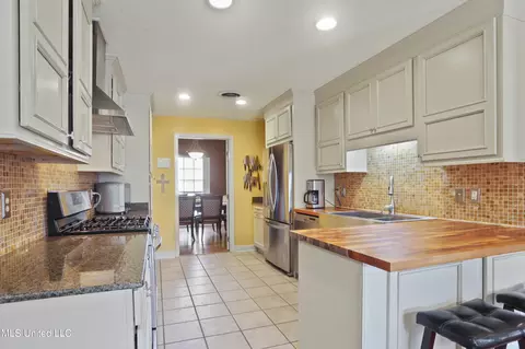 Kitchen - 5367 Fairway St, Jackson, MS 39211 photo 1 of 2