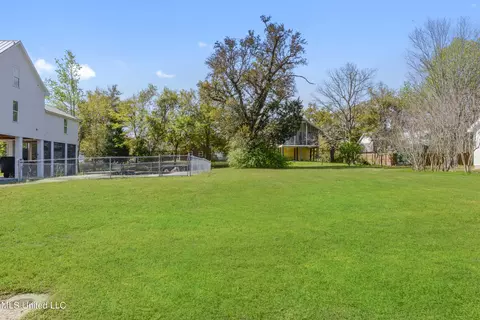 112 Leopold St, Bay Saint Louis, MS 39520