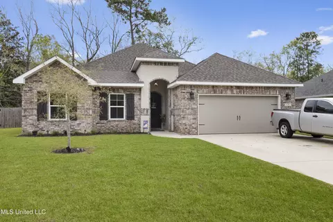 128 Spanish Cove Dr, Ocean Springs, MS 39564