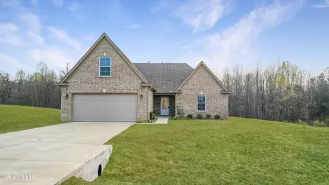 7615 Ridgefield Dr, Horn Lake, MS 38637