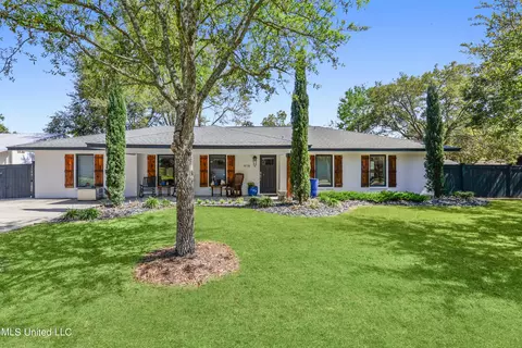 414 Mcnamee Ave, Ocean Springs, MS 39564