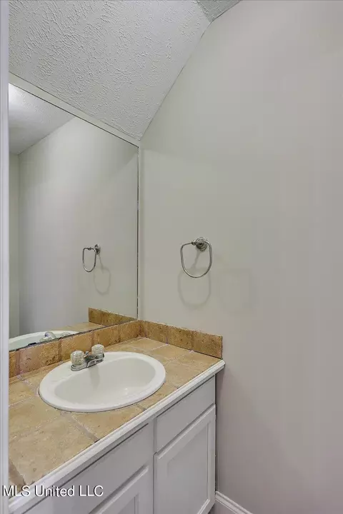 829 Planters Point Dr, Canton, MS 39046 photo 8