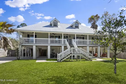 408 Beechwood St, Pass Christian, MS 39571