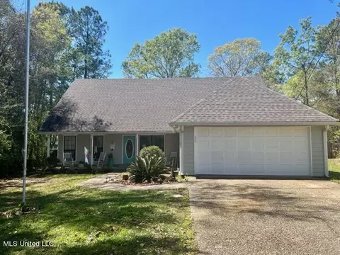 896 Hana Ct, Diamondhead, MS 39525