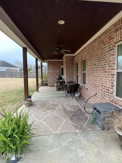 Exterior - 854 Shadow View Dr, Hernando, MS 38632 photo 5 of 6