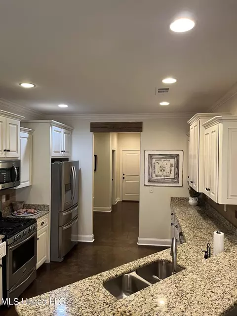 Kitchen - 854 Shadow View Dr, Hernando, MS 38632 photo 1 of 5
