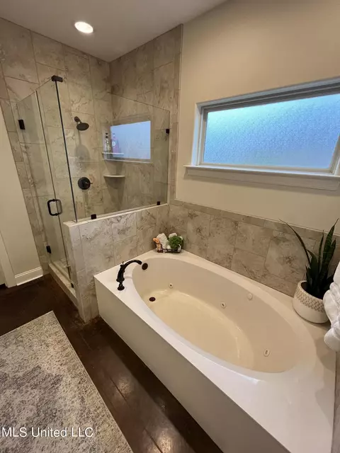 Bath - 854 Shadow View Dr, Hernando, MS 38632 photo 2 of 2