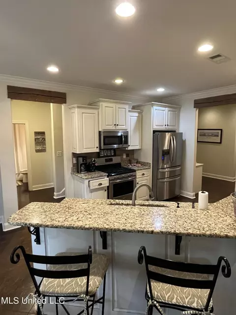 Kitchen - 854 Shadow View Dr, Hernando, MS 38632 photo 3 of 5
