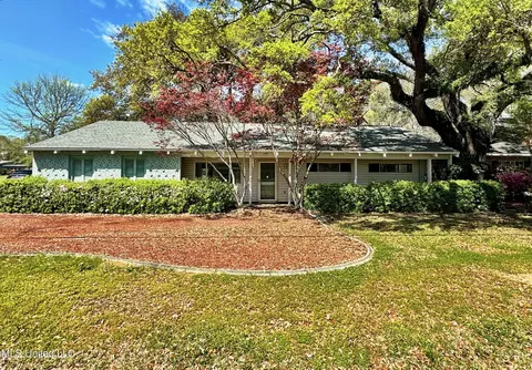 6621 Golf Club Dr, Diamondhead, MS 39525