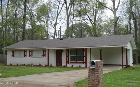2538 Crestleigh Mnr, Jackson, MS 39212
