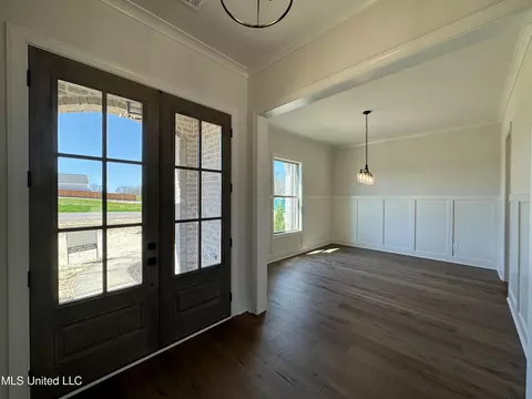 Entry Way - 418 Oakworth Dr, Hernando, MS 38632 photo 2 of 8
