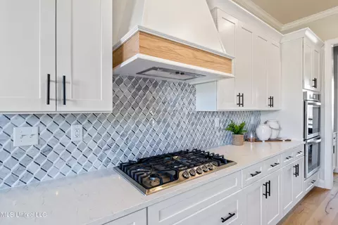 Kitchen - 418 Oakworth Dr, Hernando, MS 38632 photo 6 of 7