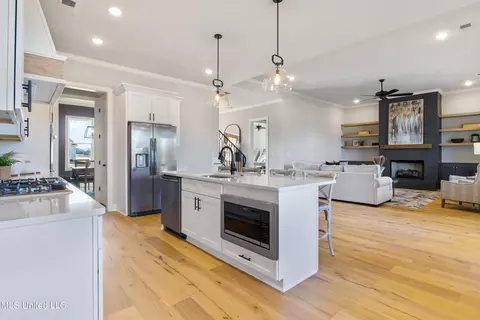 Kitchen - 418 Oakworth Dr, Hernando, MS 38632 photo 5 of 7
