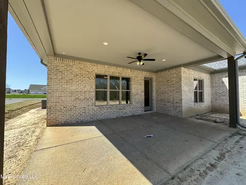 Exterior - 418 Oakworth Dr, Hernando, MS 38632 photo 2 of 8