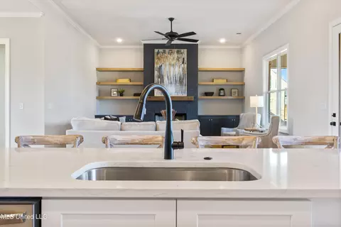 Kitchen - 418 Oakworth Dr, Hernando, MS 38632 photo 7 of 7