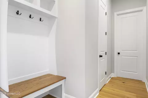 Entry Way - 418 Oakworth Dr, Hernando, MS 38632 photo 8 of 8