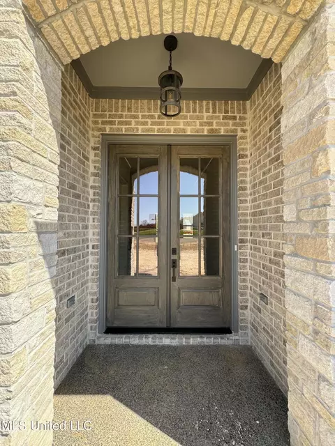 Entry Way - 418 Oakworth Dr, Hernando, MS 38632 photo 1 of 8
